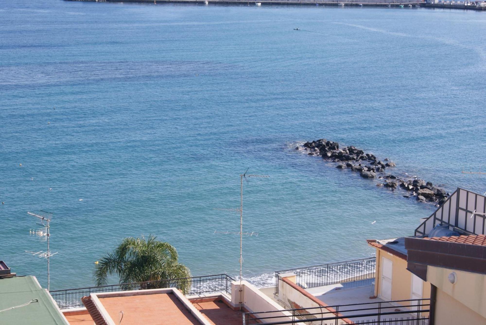 Donna Sicilia Hotel Giardini Naxos Exterior photo